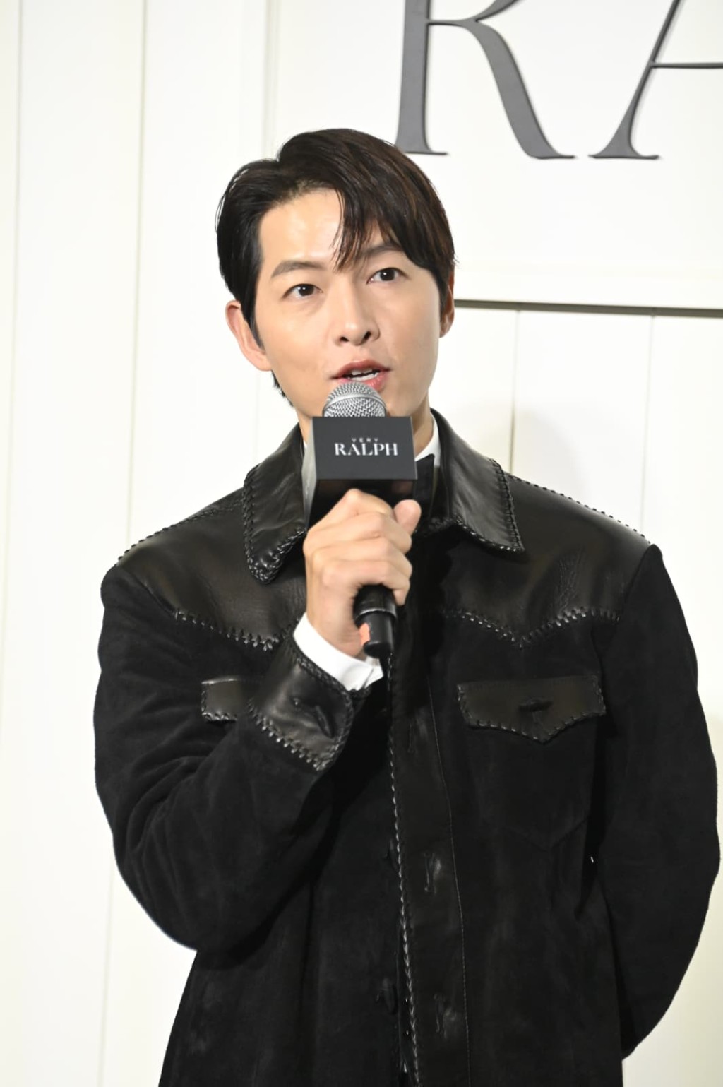 宋仲基望到尖沙咀看看街道景色。