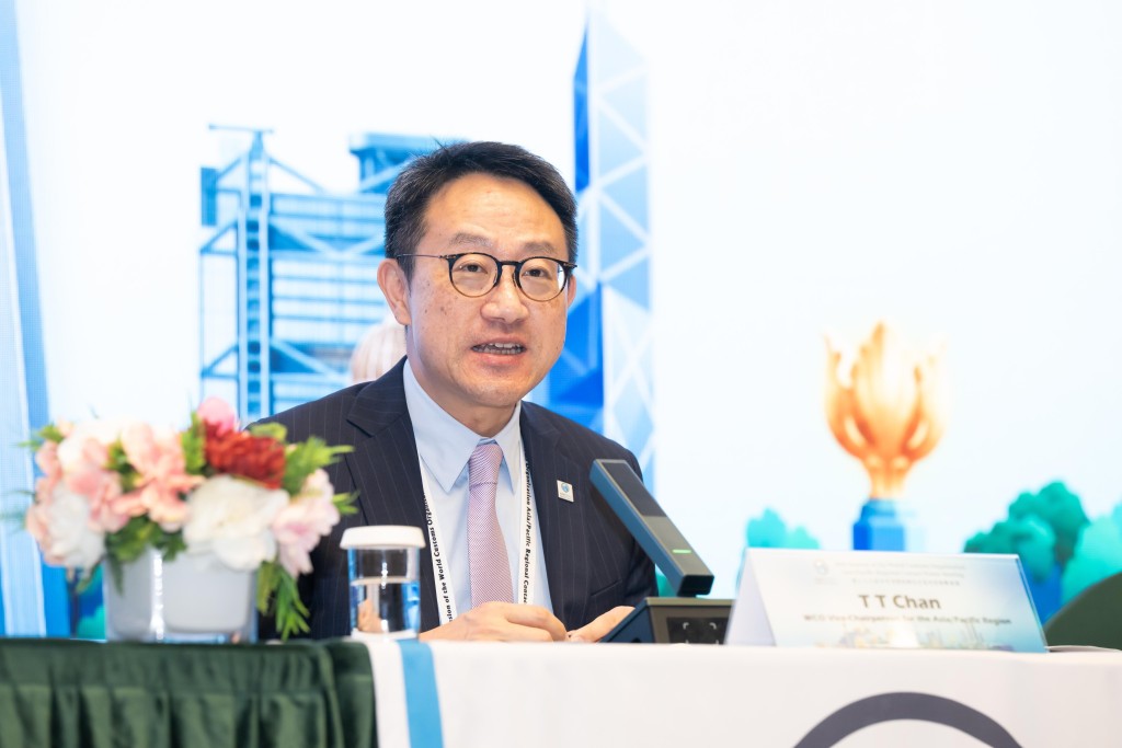 香港海關關長陳子達在會議上致歡迎辭。 香港海關關長陳子達在會議上致歡迎辭。
