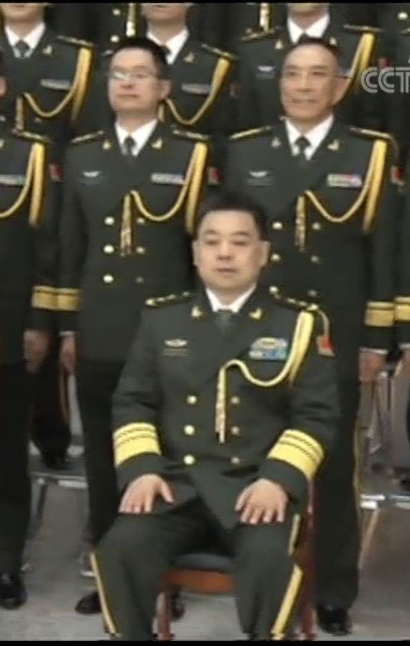传锺绍军（前）已任国防大学政委。