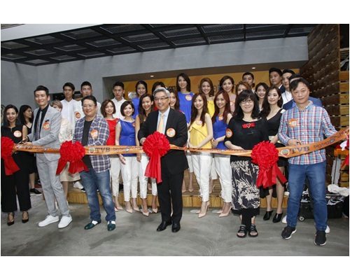 杜之克主持big big channel台灣製作中心開幕禮
