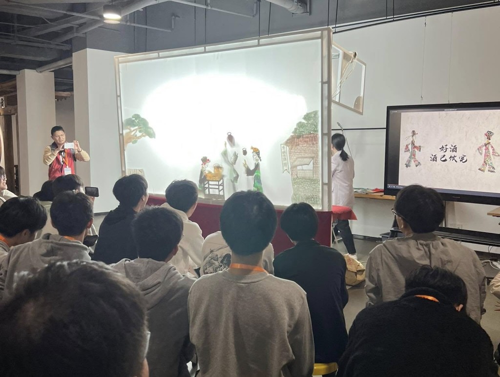 陳國基指公民與社會發展科內地考察,正是打開這扇認識祖國大門的鑰匙。陳國基FB圖片 陳國基指公民與社會發展科內地考察,正是打開這扇認識祖國大門的鑰匙。陳國基FB圖片