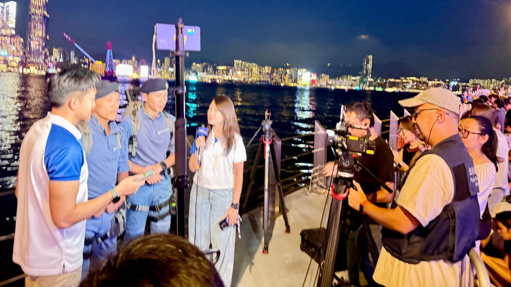 警方透過抖音網上直播，令內地網民瞭解香港警隊的人群管理措施。