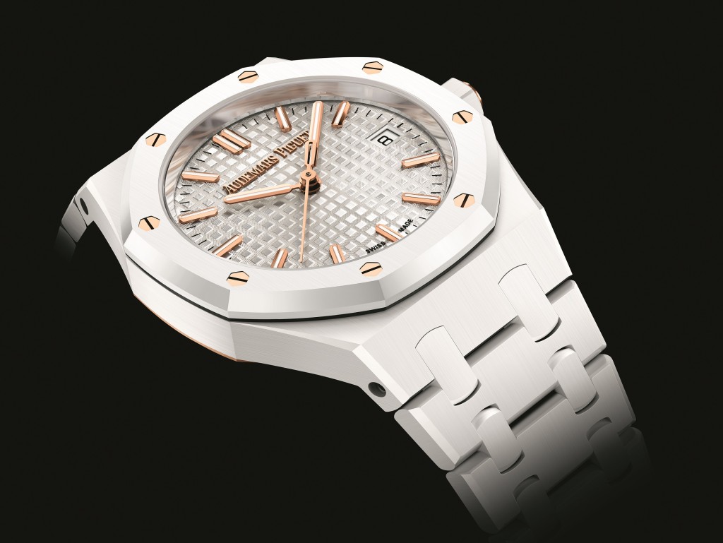 以白色陶瓷製作的Royal Oak Selfwinding Automatic 34mm腕錶。