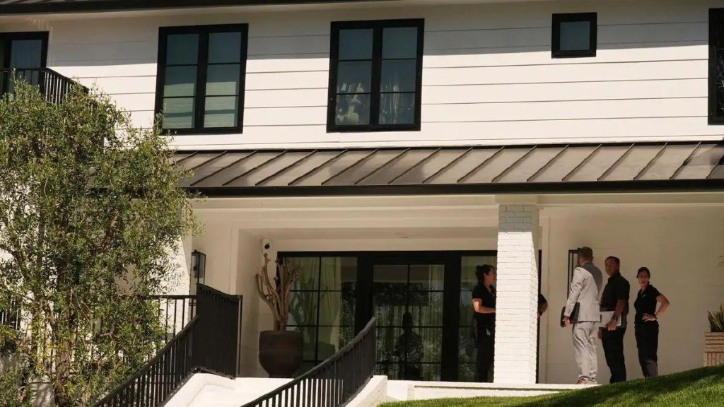 Rihanna的洛杉磯豪宅本月遭開槍多達20槍。