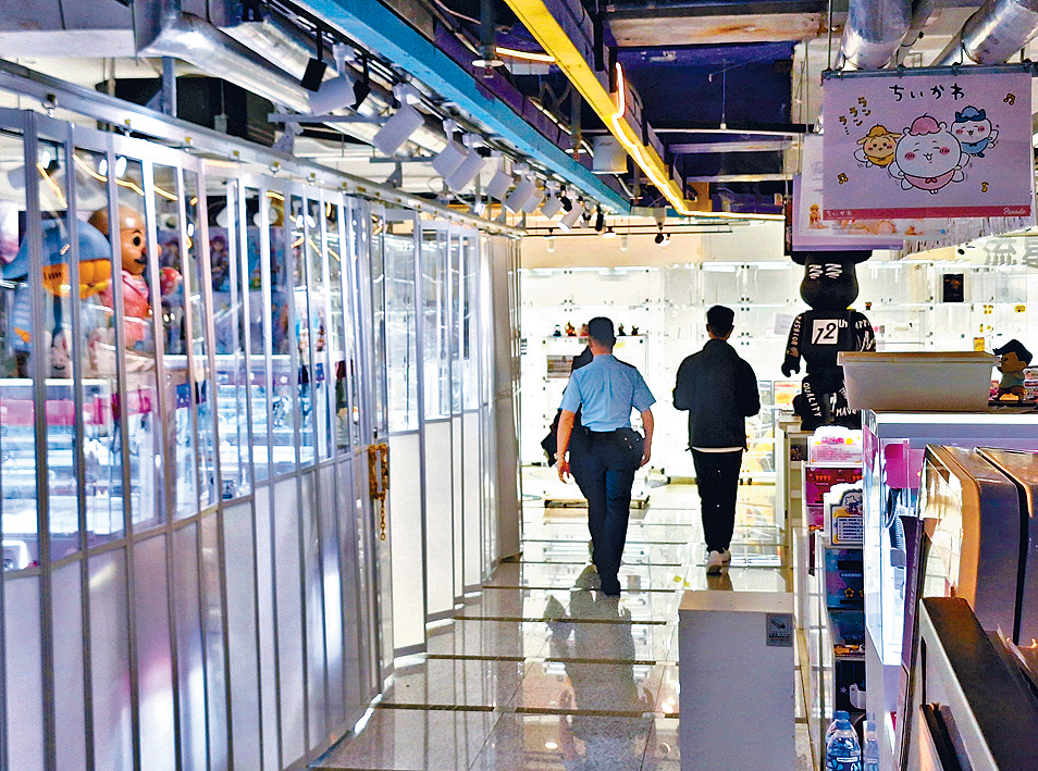 警方派員到場調查及蒐證，暫未有人被捕。