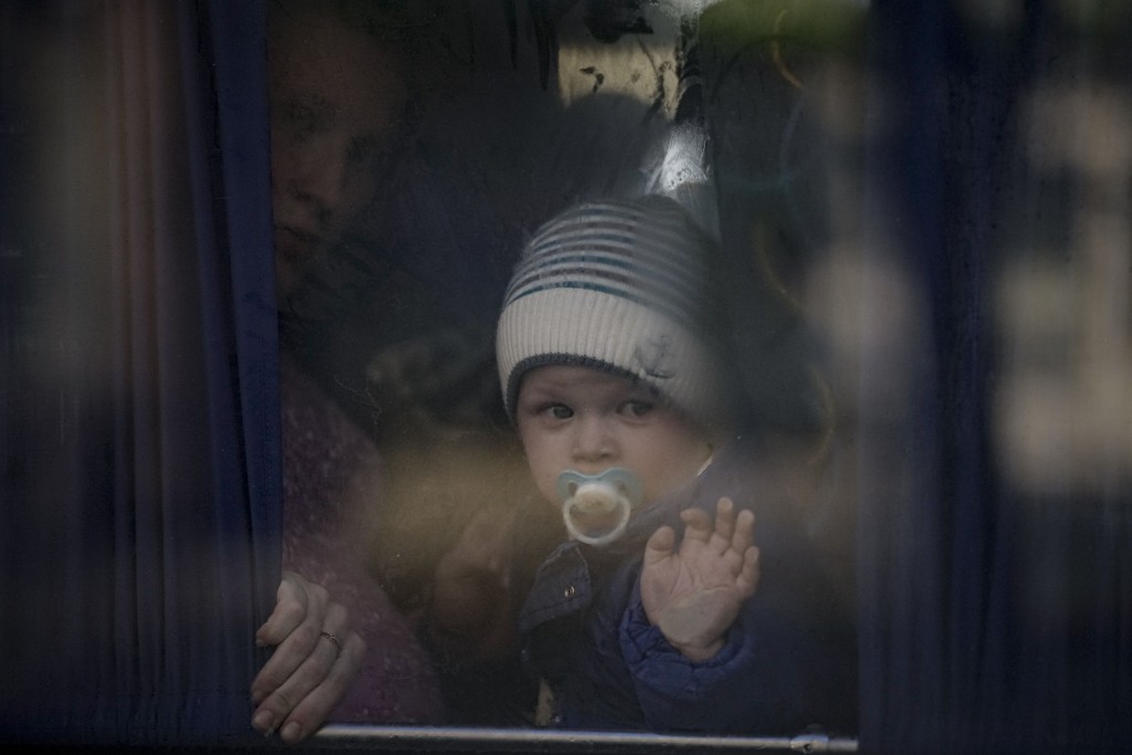 戰火令烏克蘭兒童流離失所。 AP