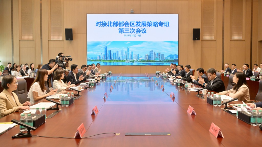 特区政府代表团与深圳市政府代表团，在深圳举行「对接北部都会区发展策略专班」会议。政府新闻处图片