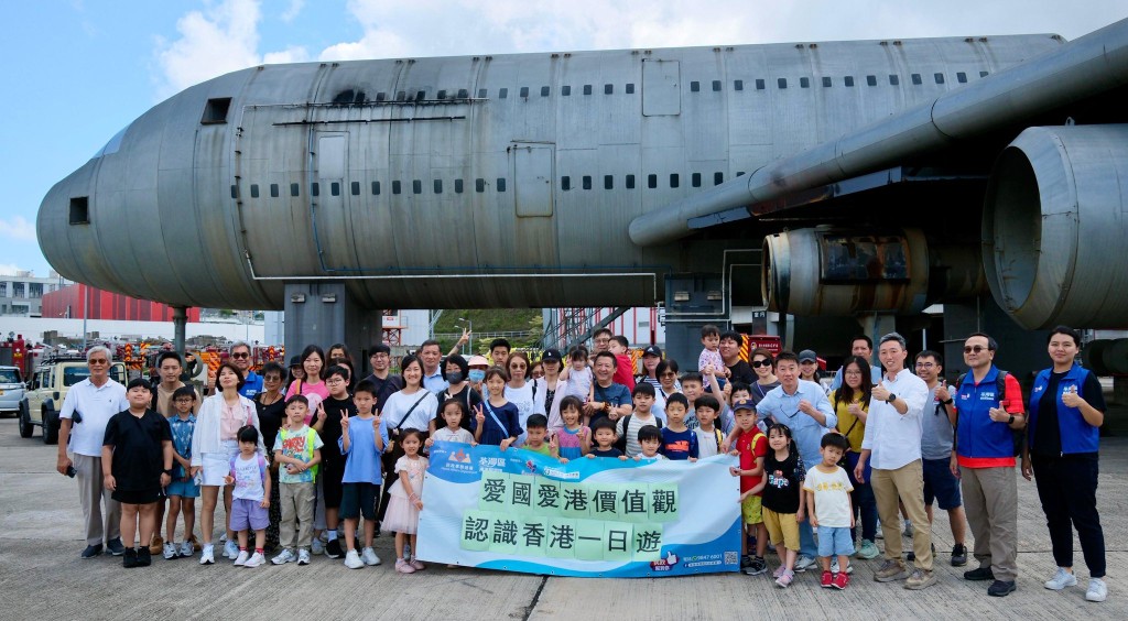 消防處聯同荃灣區防火委員會及關愛隊在今年暑假舉辦「關愛應急滿荃城」一系列防災應急活動。消防處FB圖片 消防處聯同荃灣區防火委員會及關愛隊在今年暑假舉辦「關愛應急滿荃城」一系列防災應急活動。消防處FB圖片