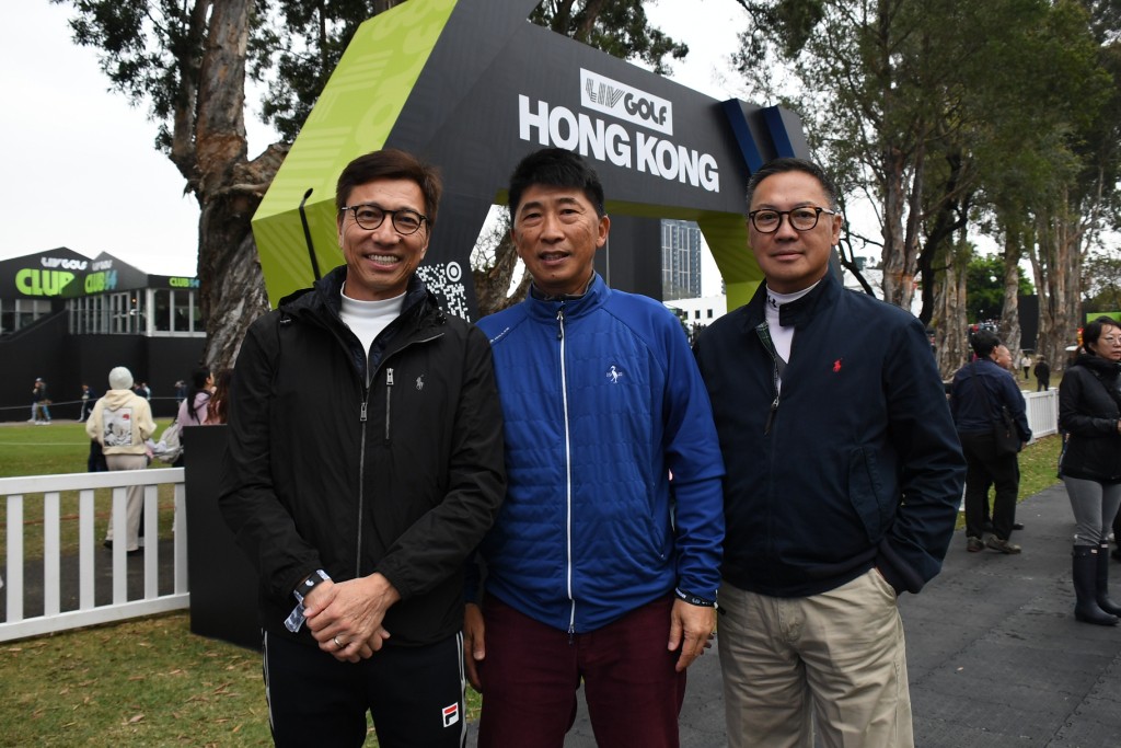  體育專員黃德森(左起)、中國香港高爾夫球協會會長吳繩綱、高協行政總裁賴以尊合照。 吳家祺攝