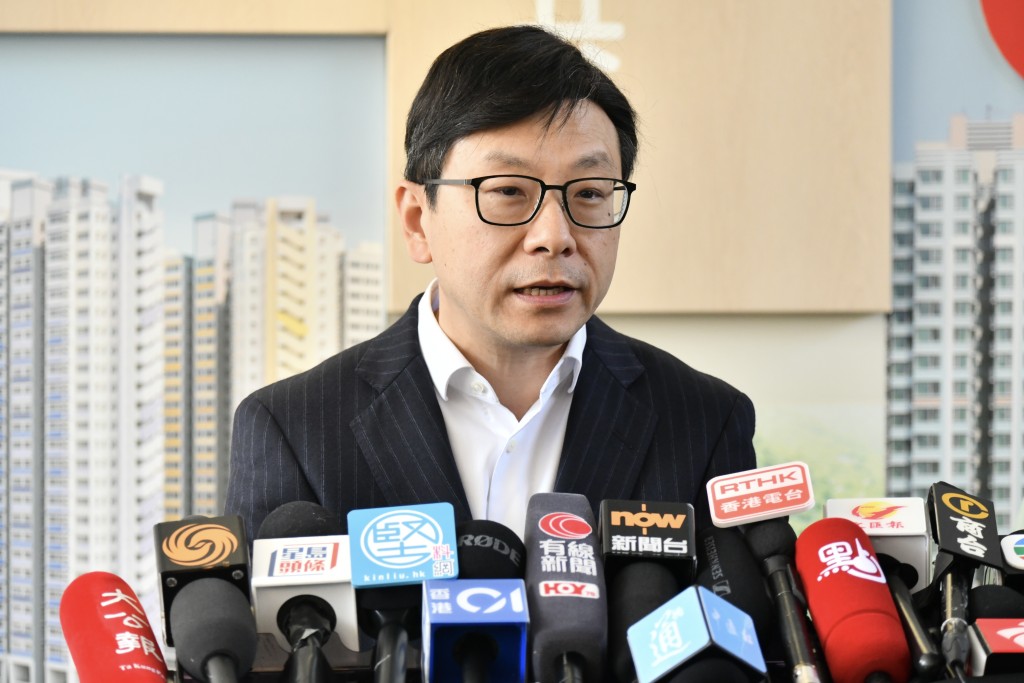 孫玉菡表示，當局特別關注獨居或兩老同住的高風險長者，現已運用大數據，逐步在房委會轄下屋邨推行識別工作。