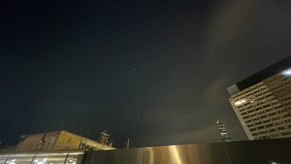 日間部分時間有陽光，最高氣溫約24度。蔡楚輝攝