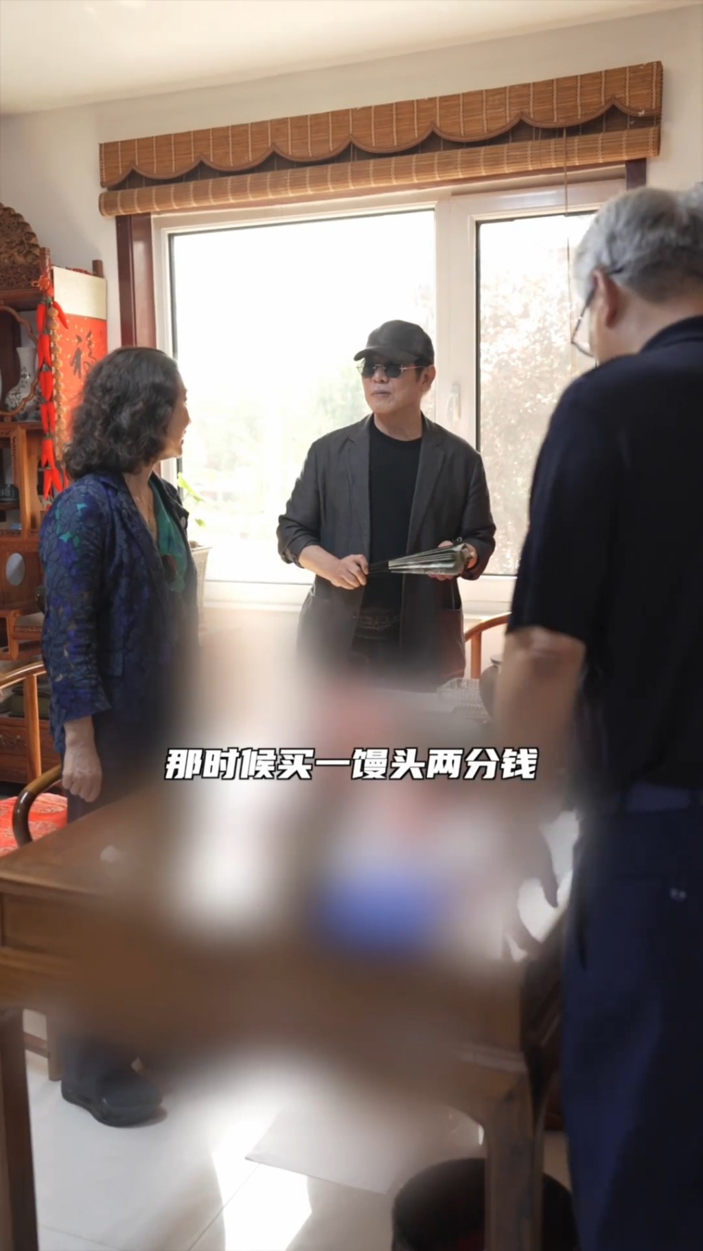 李連杰與師兄弟說起當年的往事，場面溫韾。