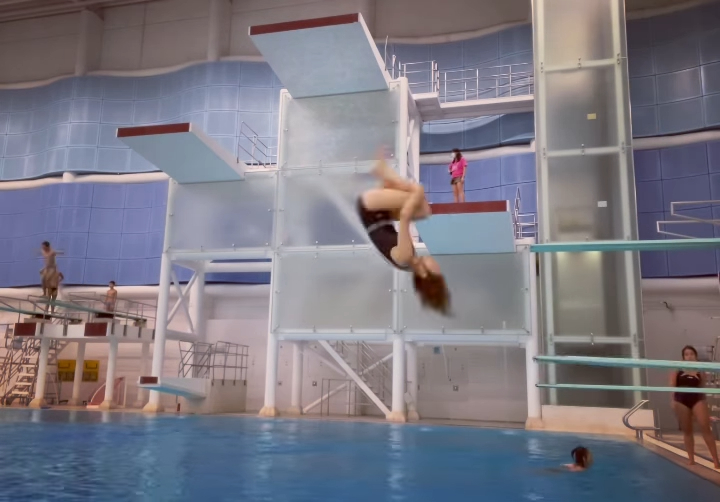 Lesley成功做出翻騰動作。