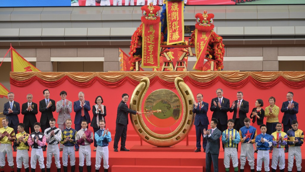 馬季開鑼 馬迷稱年年入場 內地旅客期待郭富城演出