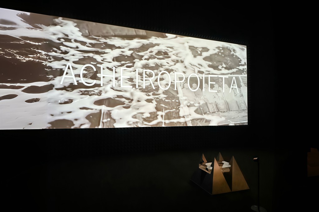 曹澍最新艺术项目参展香港巴塞尔，探讨摄影术、AI扩散模型技术与亡灵之间的隐秘关系。受访者提供