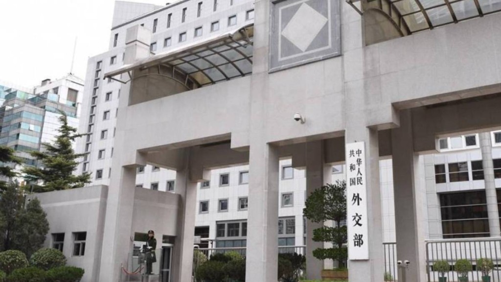 在北京，外交部表示，中方高度關切美國和以色列軍事打擊伊朗。(新華社)