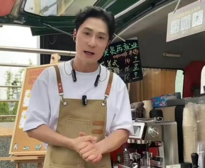 姚亦澧早前在長沙街邊賣咖啡。 姚亦澧早前在長沙街邊賣咖啡。