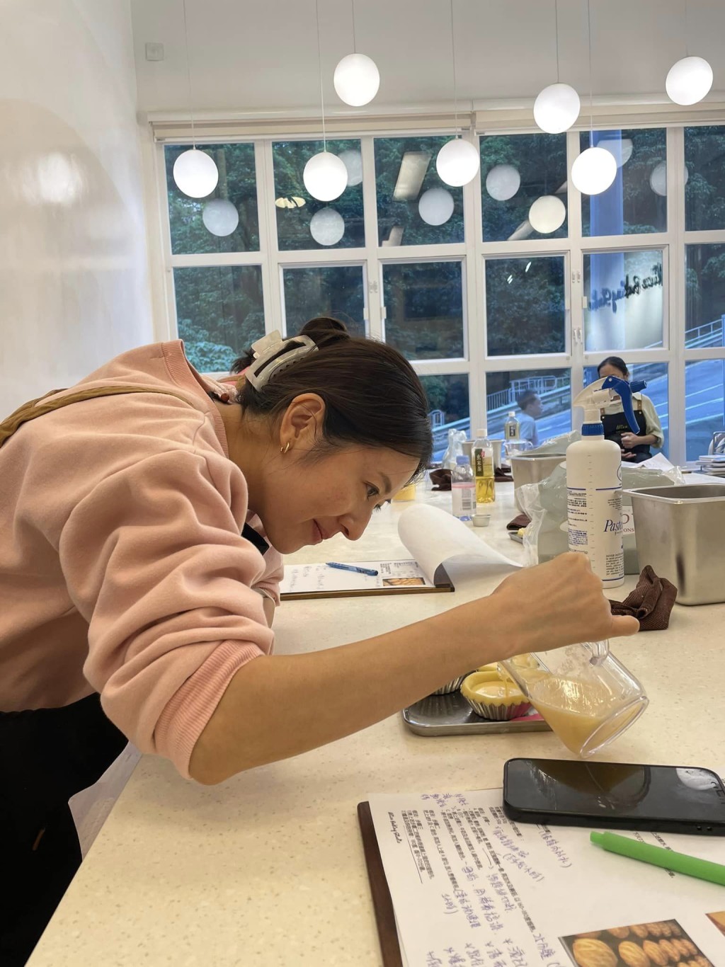 唐詩詠最近又去烘焙教室整港式蛋撻、雞批、椰撻。