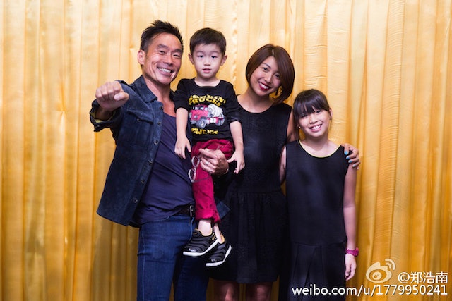 鄭浩南與前妻鮑愛玲(Elyn,2002年結婚)育有大女鄭喜文(Jade)與細仔鄭理文(Jacob)。 鄭浩南與前妻鮑愛玲(Elyn,2002年結婚)育有大女鄭喜文(Jade)與細仔鄭理文(Jacob)。