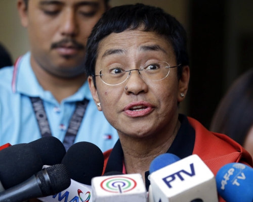 去年獲選為《時代雜誌》年度風雲人物的菲律賓女記者雷薩(Maria Ressa)周五再遭當局拘捕。 美聯社圖片