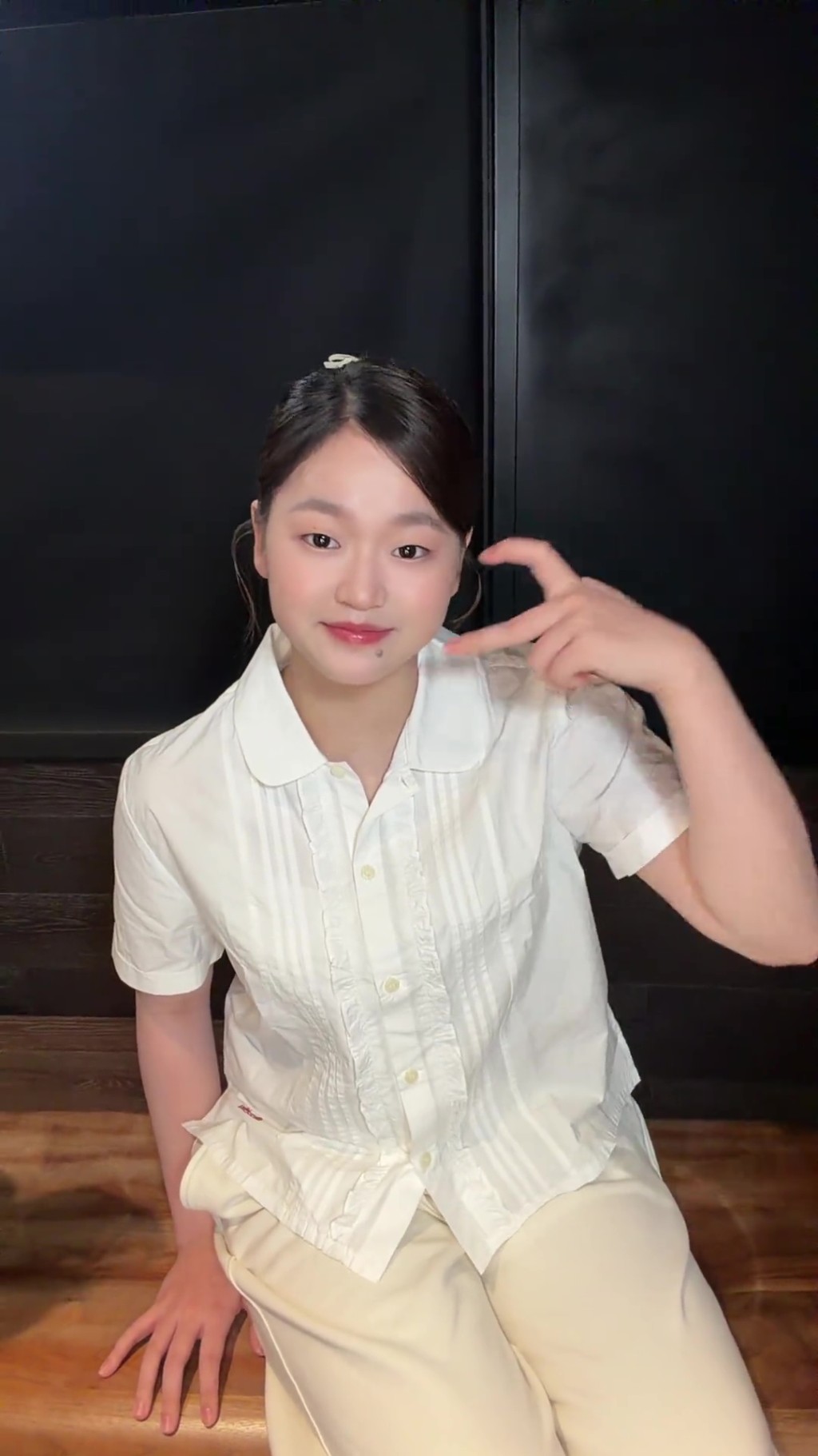 全红婵上海亮相扎辫跳手指舞。抖音 全红婵上海亮相扎辫跳手指舞。抖音
