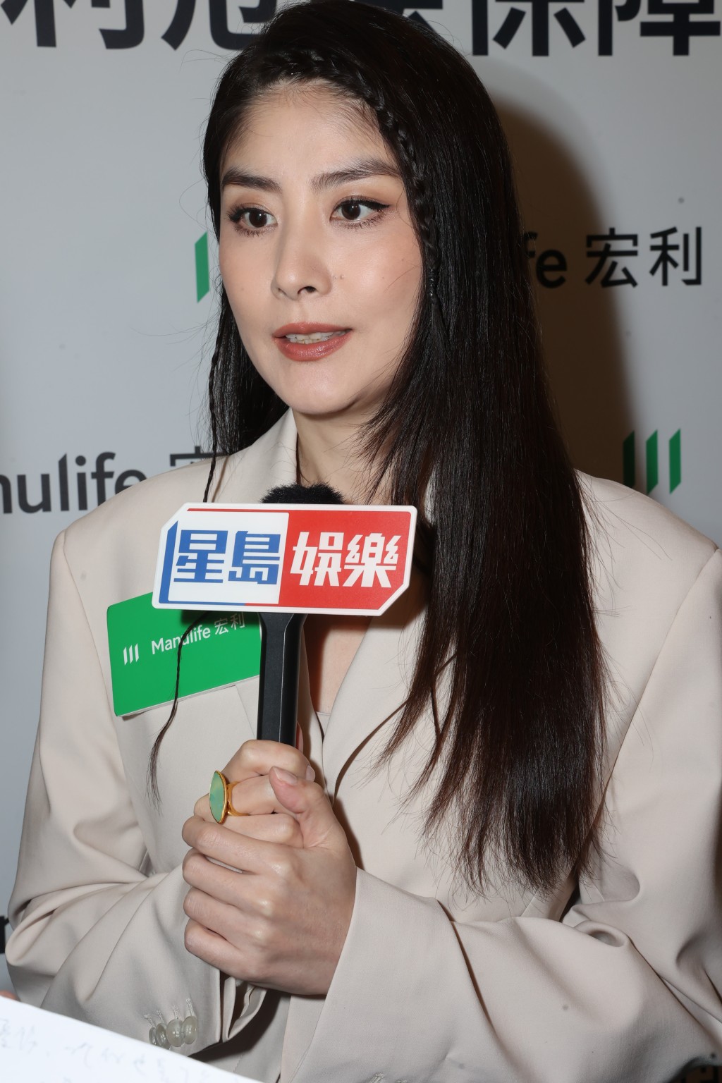 陈慧琳以代言人身份出席保险公司宣传活动。
