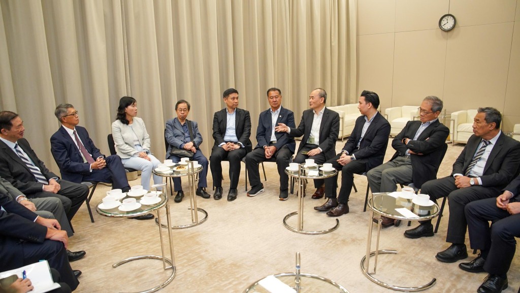 各選委積極發言，對2025年立法會換屆選舉表達了熱烈支持，並表示將積極動員業界參與投票。運物局fb