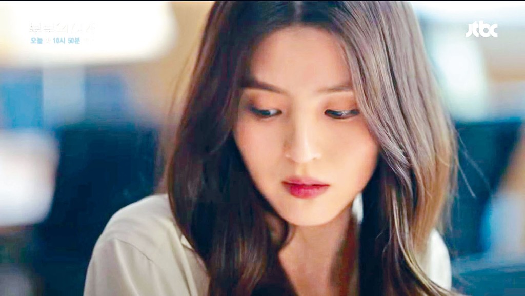 韓素希最終醒覺要求離婚,並帶女兒離開。