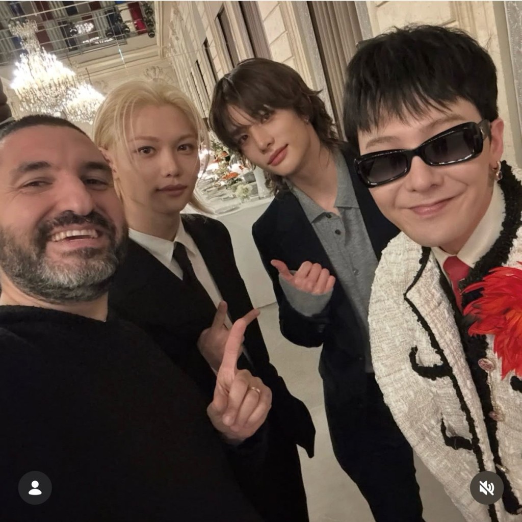 Stray Kids成員Felix(左二)及鉉辰(右二)與GD(右一)今晚將現身在巴黎舉行的慈善晚宴。 Stray Kids成員Felix(左二)及鉉辰(右二)與GD(右一)今晚將現身在巴黎舉行的慈善晚宴。