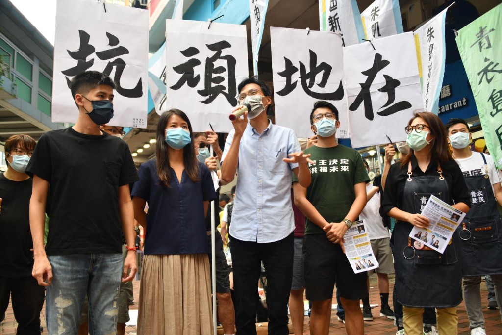 朱凱迪(中)宣布參加民主派初選。
