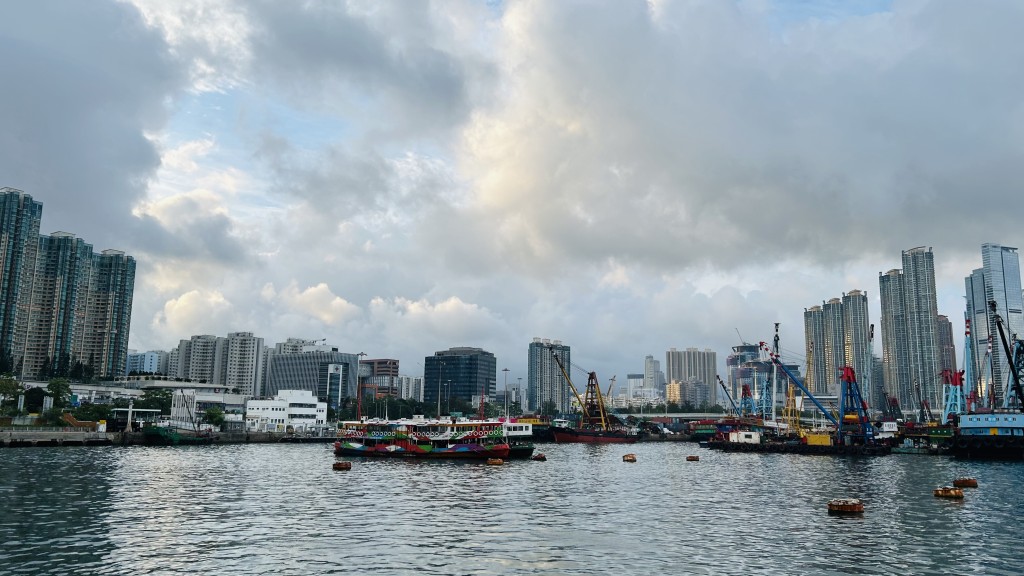 短暫時間有陽光。 短暫時間有陽光。