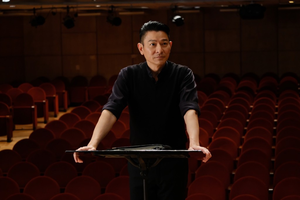 华仔为咗做指挥家，找了「儿童合唱团」的指挥家苦练咗3个月。