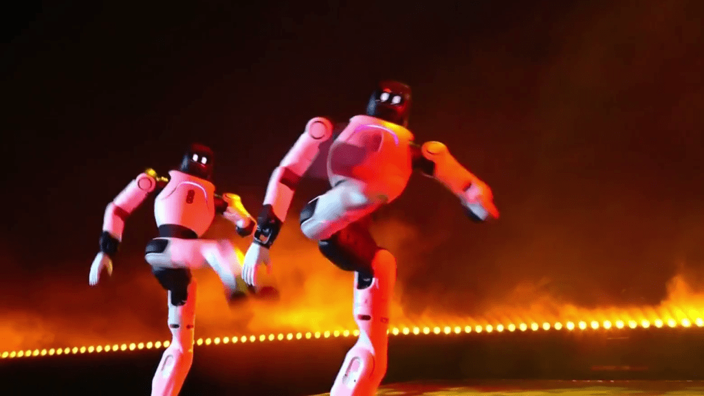 靈犀 X2 接連完成後空翻、踢腿等高難度動作。