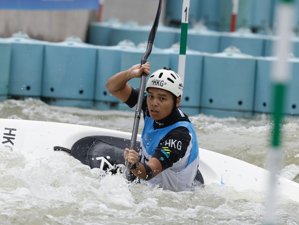 港队唯一代表梁梓俊在杭州亚运独木舟回旋男单项目晋级决赛。路透社