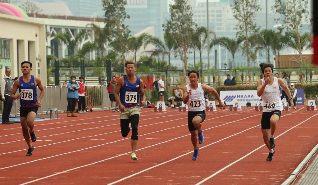 Puripol Boonson(左一)在100米决赛初段已有异样,未能用发力跑步, 冠军最终由泰国的Soraoat Dapbang (左二)夺得, 郭俊廷夺亚(右一), 陈一乐得第6名.
