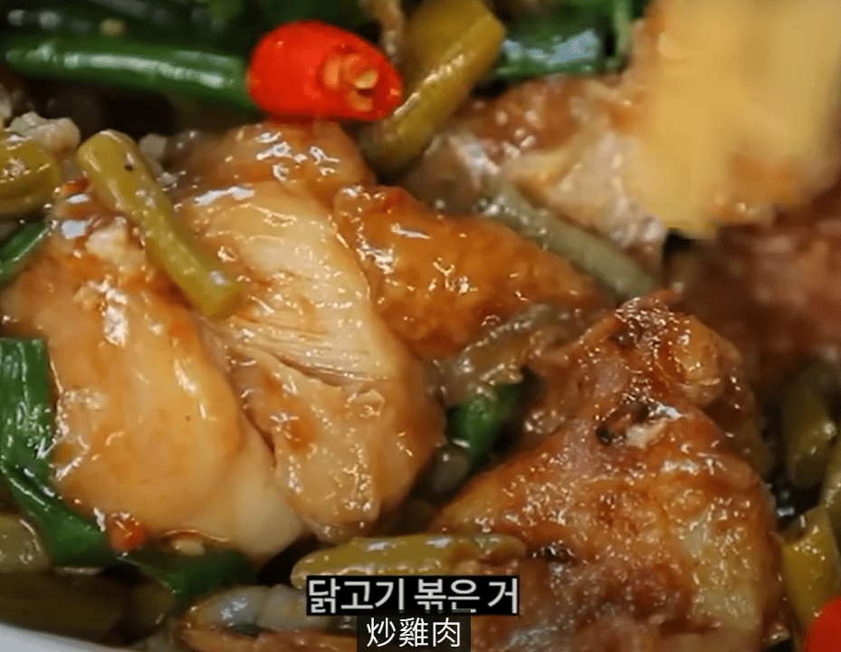 韓國廚神白種元｜白鍾元逐樣試吃，大讚食物水準普遍不錯，如雞扒及黑椒牛仔骨在韓國是難得一嘗