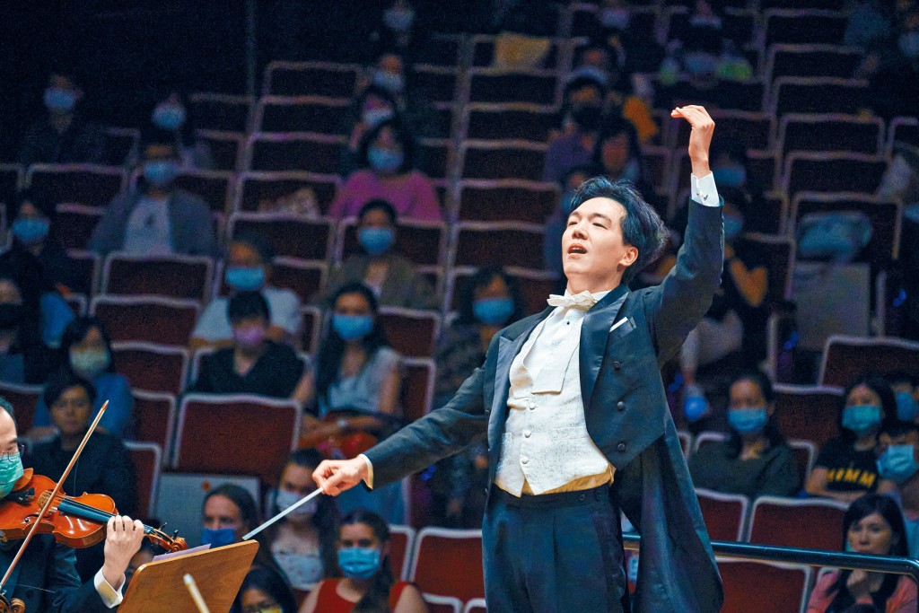 廖國敏自2020年起擔任香港管弦樂團駐團指揮，跟香港的關係更密切。