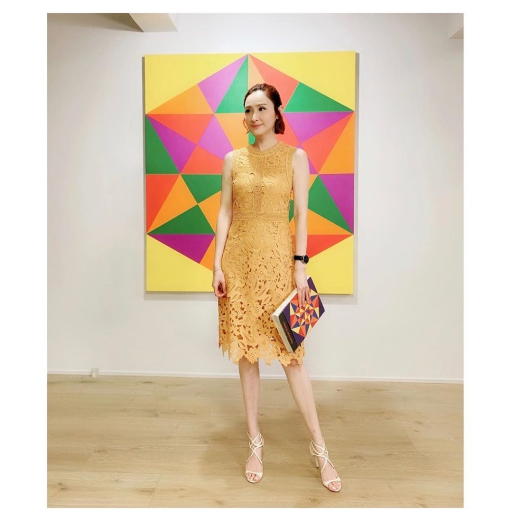 陈贝儿系有要求嘅人,包括衣著打扮。