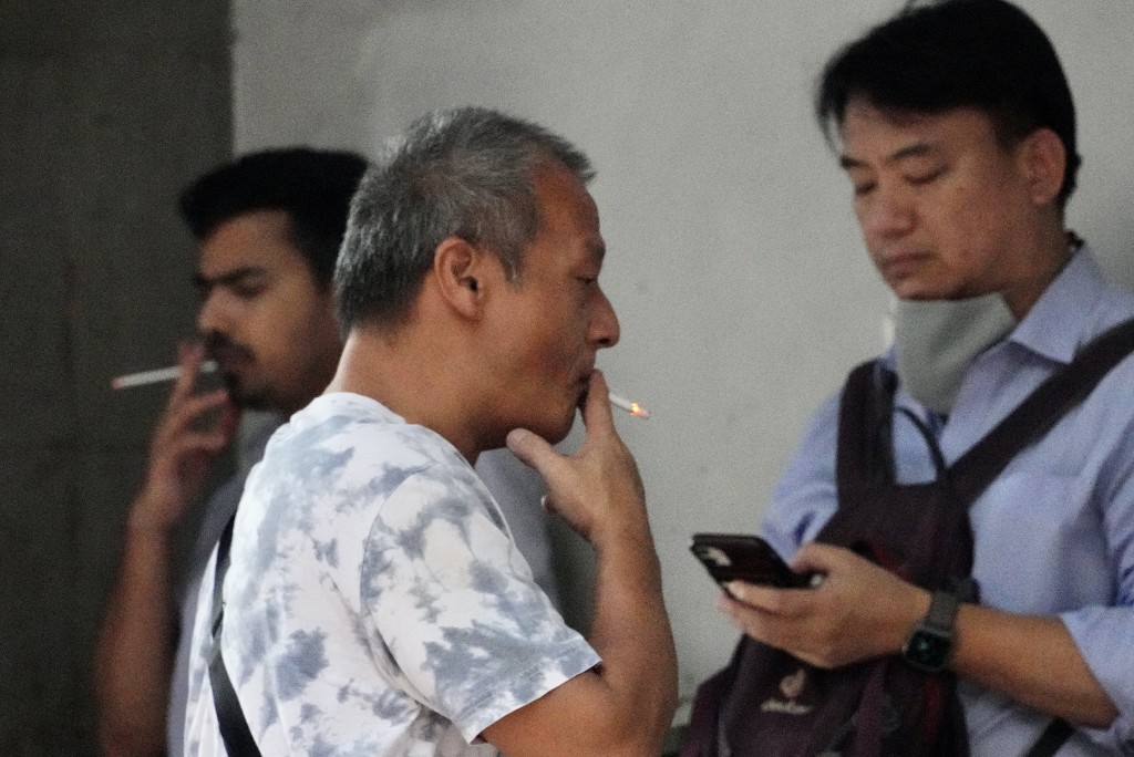 张宇人表示，本港烟民数量「少得交关」，相信滋扰亦不大。资料图片