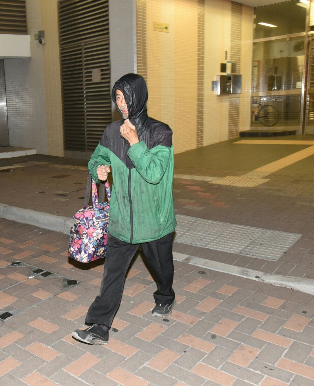 警方帶走涉案父親調查