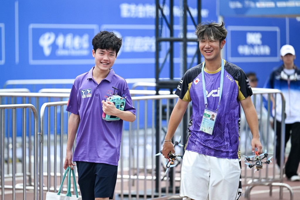 關竣仁( 左)及日本選手(右) 最終包辦頭兩名。相片由港協暨奧委會提供