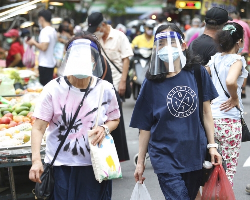 台灣當局推出加碼紓困措施。AP資料圖片
