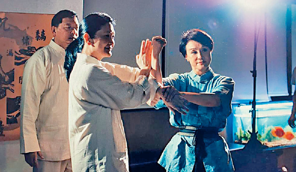 ■蓋鳴暉落力打木人樁,雙手瘀青亦在所不辭。