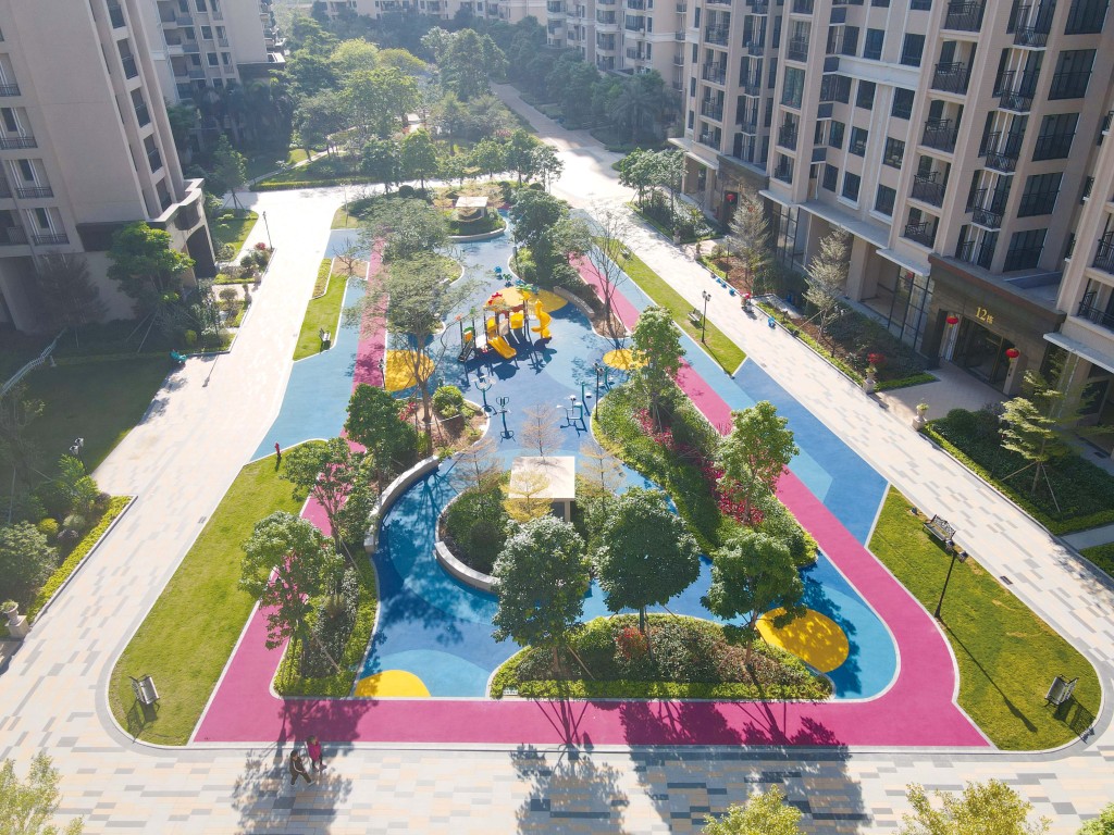 【現場實景】項目綠化率近四成，居住環境愜意。