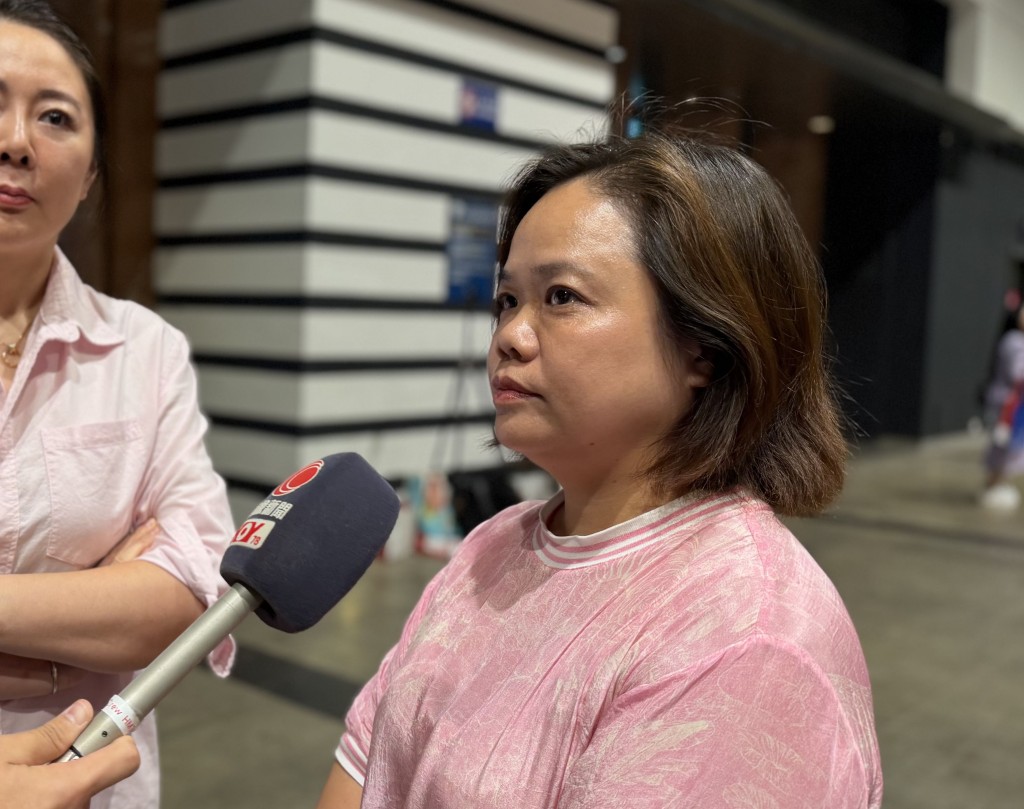 周女士認為在港辦學的學校「肯定是全球認證」，相信學校在政府監管下「不會輕易出問題」。佘丹薇攝