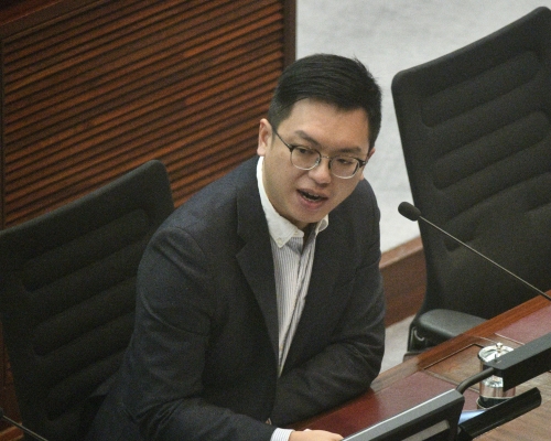 何啟明辭任立法會議員，加入問責團隊。