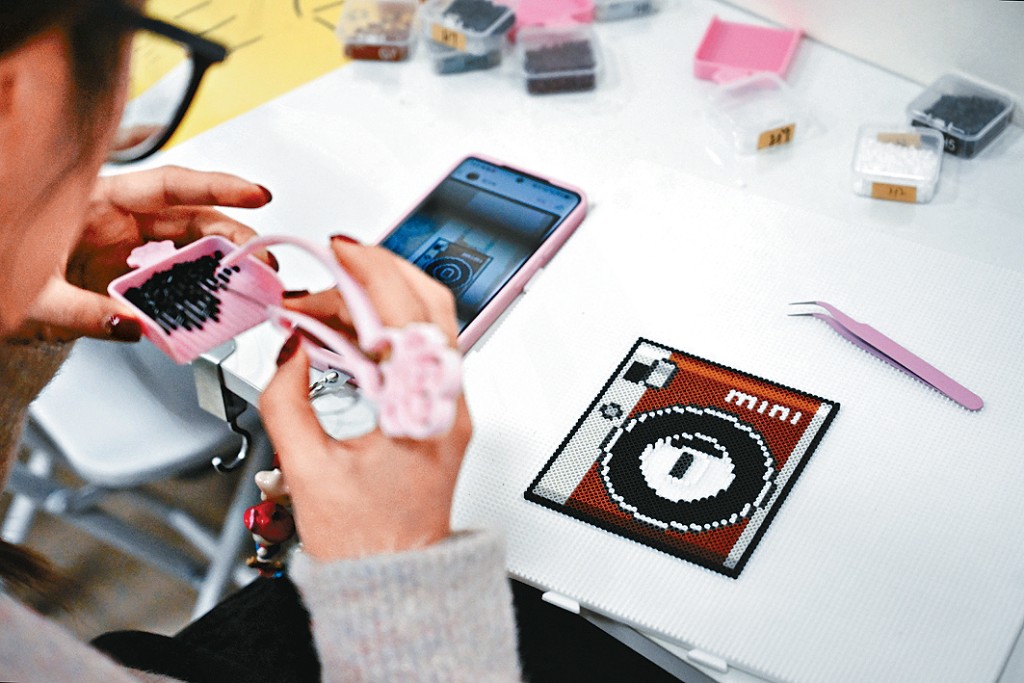 「拼豆」遊戲近年吸引不少年輕人參與。