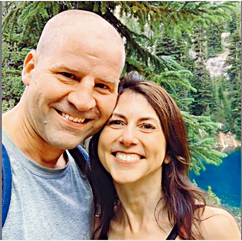 麥肯齊與朱伊特的合照。