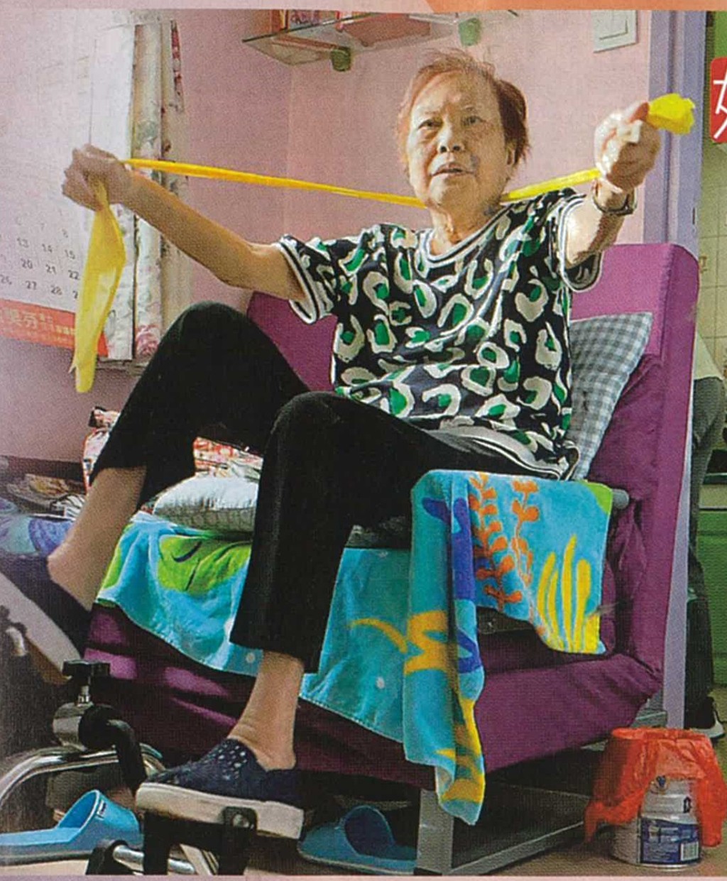 出院後,魚毛每日做物理治療,狂踩小型腳踏車及拉動橡筋繩。