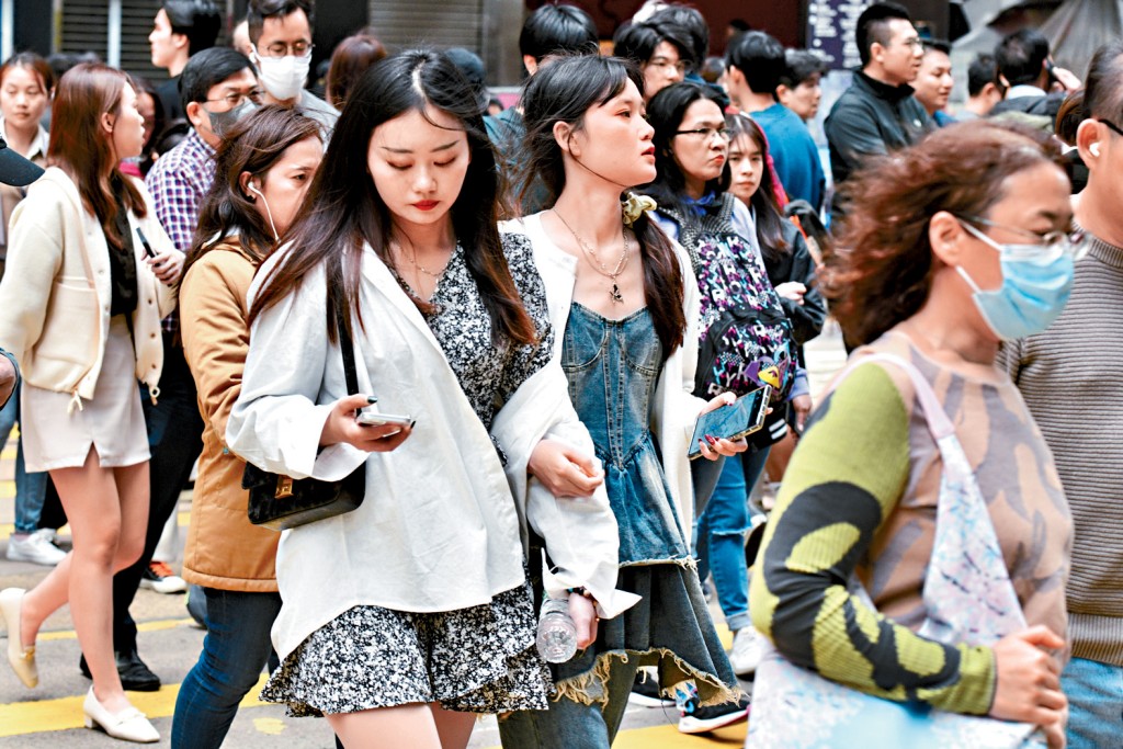 近年越來越多內地年輕人來香港讀書並留下來工作，有統計指現時這類「港漂」已達30萬人。